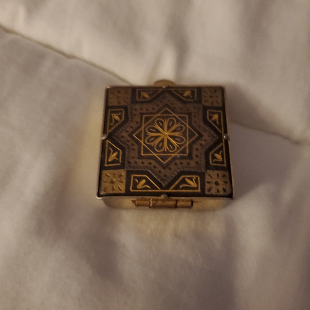 Damascene Gold Geometric Square Mini Pill Box by Midas of Toledo Spain - Picture 5 of 5